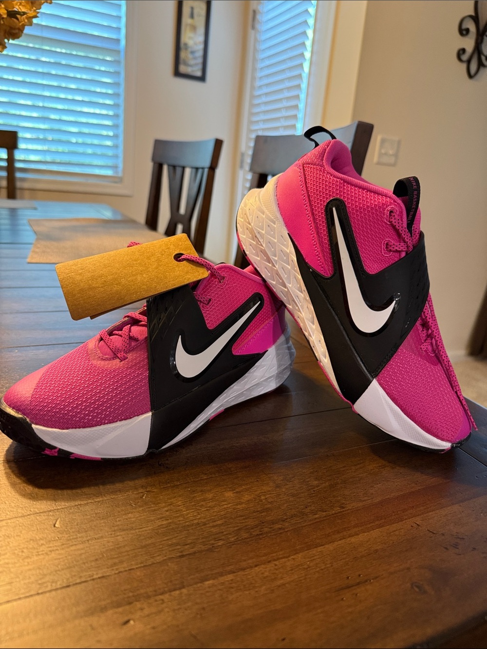 Nike Team Hustle D 12 GS Laser Fuchsia Pink Basketball Shoes Youth 6.5Y